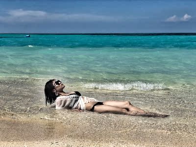 泳衣很美，超性感，可能会偏大一点，但是可以改，介意的话可以拍小一点，客服也很耐心很专业，性价比很高的，身材火辣的美女们不要错过~