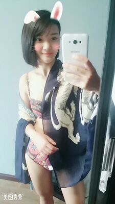 颜色还可以，但是小胸真的就算了，A罩杯果断放弃，果断放弃，我就是前车之鉴，我要去买个插垫试试。。。。。呜呜呜。。。。