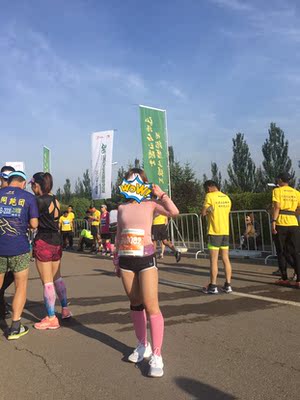 美美哒穿上马甲线去跑半马，超级靓丽的衣服，美女帅哥们都夸赞😜😜