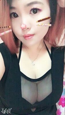 衣服穿上非常的性感哟，卖家推荐的尺码非常合适，很显胸，满意。