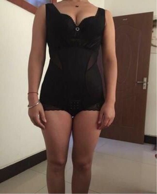 宝贝已经收到了，非常好，穿上挺舒服的，而且透气，非常满意的一次购物！穿上肚肚明显变小了好多，而且也没有紧的感觉，刚刚好，不知道是什么原理，真的很神奇，感觉非常棒！很期待后期瘦身的效果，敬请期待吧，有肚子的美女夏天穿衣服就应该备一个这样的瘦身衣，不管是应急还是日常，我都觉得很需要。宝贝很好值得推荐！