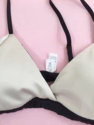 两件装的这个价格值了，关键是穿着是舒服的。不压胸不空杯不上滑。而且穿上胸型也好看，夏天本来就不喜欢穿着厚杯的内衣，捂着自己难受。这款就好棒了，薄杯的也是无钢圈的。对我这种穿习惯无钢圈的。这款就是罩杯又是薄薄的，下围也不会勒没有压迫感。穿着上身真的没有任何的感觉，有时候都有错觉以为是不是没穿内衣就出门。然而并不是呢！里面是有穿这款内衣呀！