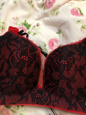 版型时尚，质地轻盈，试穿效果很好不会有束缚的感觉，不愧是专利技术的产品，已推荐闺蜜入手。