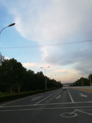 我觉得很不错，拍了照片给男票，他很喜欢。 这个胖次真的是很厉害 上衣挂在脖子里的扣其实不是很好扣 弄了半天 才鼓捣好 不过总体来说，，，，，，，，第一次买这样的衣服，，，，，这家店还是挺靠谱的，，，，，，，，推荐。