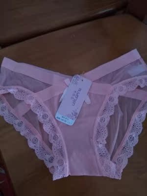 内裤收到了，打开看了一下，很不错哦。是蕾丝的，很性感，裆部是面料的，很喜欢！