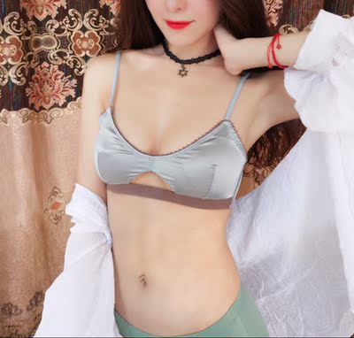 好看，满满的法式优雅感，穿起来不勒胸，舒服透气。凉爽无束缚，穿着轻松，冲着这点买的，尤其夏天热。穿的深色T恤，没有露点