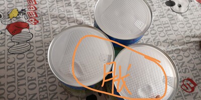 从天猫直营买了2桶,海外旗舰店买了1桶~区别如下:1.旗舰店日期新鲜,到2020.01.31过期,天猫直营到2019.07,相差近半年~2.天猫直营的2桶锡纸盖胀气明显,旗舰店没有~3.天猫直营的罐黄绿色,旗舰店偏绿~~~ 从天猫直营买了2桶,海外旗舰店买了1桶~区别如下:1.旗舰店日期新鲜,到2020.01.31过期,天猫直营到2019.07,相差近半年~2.天猫直营的2桶锡纸盖胀气明显,旗舰店没有~3.天猫直营的罐黄绿色,旗舰店偏绿~~~