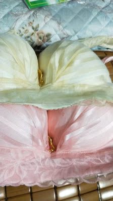 已经拍了三次了很好穿的衣，客服也好说话多送了两个加长扣谢谢！以后就你家了