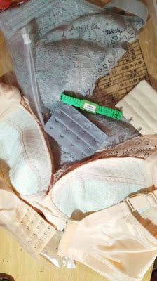 试穿了一下，布料很舒服，尺码选对了，很合适。