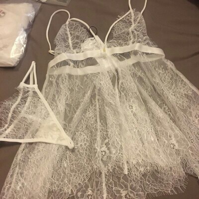 个人觉得质量很好，蕾丝好软好舒服，前面的扣子方便脱掉穿起来很性感，轻薄飘逸风哦~~晚上老公看了立马哈哈哈，不可描述！！