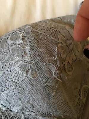 图一是刚到手的时候拍的，图二图三是下水之后的，都抽丝了，都是线头，，，然后这属于正常状况？？