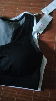 就是感觉虽然是同样的码子但是白色比黑色的松一点下次如果买会买两个黑色的