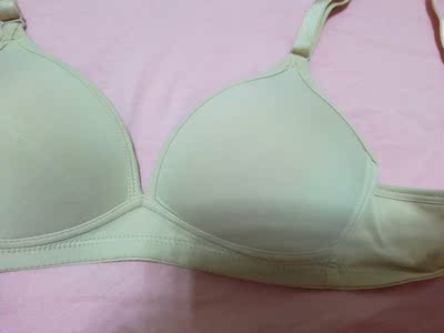 挺好的，建议买前很买家沟通一下，这款文胸稍微要小一些，但是穿着还是很舒服的