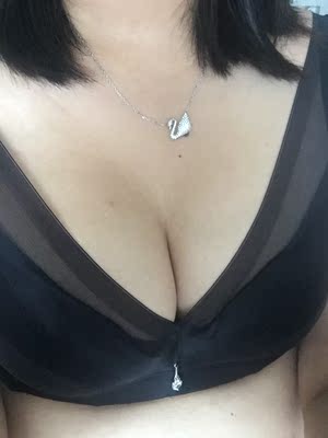 宝贝收到，发货很快，包装细致，还送了同款底裤，试穿后效果很好，聚拢效果很好，准备过段时间再入手一件，真心好评