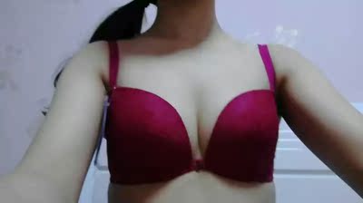 胸比较小，穿上这款感觉胸大了那么一点点，比较集中，上托效果也很好。小胸的可以试试，聚拢效果很不错