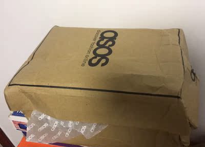 盒子被压的烂烂的... 盒子被压的烂烂的...