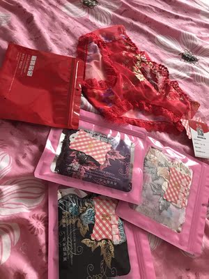 质量好的没话说我的卧室光线很暗实物比图片好看做工精细尤其是刺绣太精美了正反面都看不到掉着的线头面料穿着也很舒服很端庄的设计当然还有性感老公很喜欢捂脸跑走&hellip;&hellip;