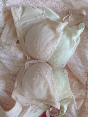 挺好的，不容易往上跑，挺厚的，平胸福利。颜值也高，颜色淡淡的，很小清新。优惠促销时下手的，258元两个收入囊中，买之前看了遍历史评价，看到还有更便宜买到的，大概100零几元就买到了，但是我正好有需要，就不想等了，直接买啦，还是比199元一个买的划算的，很满意啦