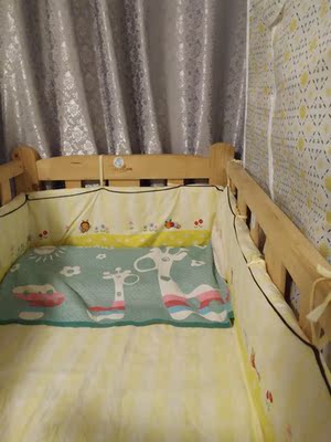 好看，也挺好穿的，就是看到直播上说后面的蕾丝边是没有和里层缝一起的，但是拿到手的是缝起来的，不过也不影响使用，总体还是挺满意的，