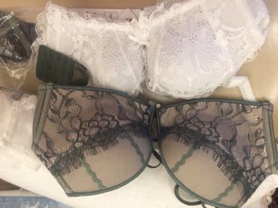 看上这款宝贝已经很久了，终于到手了，挑来挑去挑了这家，事实证明我的眼光还是很好的哟，没有 让我失望，做工和质量都很好，发货快，物流快，看了看,感觉质量应该还不错,还没有试,谢谢卖家的好产品啦。