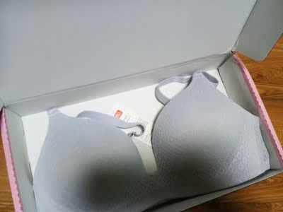 表面看着还不错，还没有穿，还不知道，但比较适合夏天穿，是轻薄款的