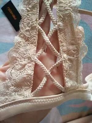 这个真的很划算，穿起来也舒服，厚薄刚刚好，好搭配衣服，终于可以漏个肩啊啥的，穿背心也可以了。再也不担心内衣带子漏出来尴尬了。而且卖家很用心，盒子装货 保密发出。