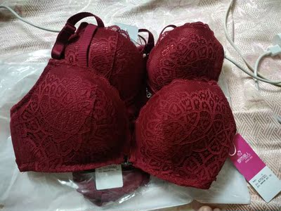 还可以，合适，料子不错，有点色差，实物是酒红色，酒红色，酒红色，本来想结婚穿的，还不够红，不过颜色也好看，所以就留下了，挺性感的，小胸也好看