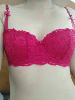 文胸很漂亮,内裤不好,裤头太松了 文胸很漂亮,内裤不好,裤头太松了