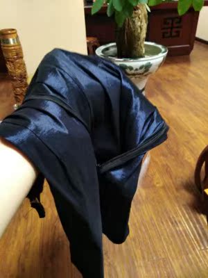 一点弹性都没有，而且容易皱。你们家两件衣服买得太失望，有肉的，肚子大的，胸小的千万别拍！！！！