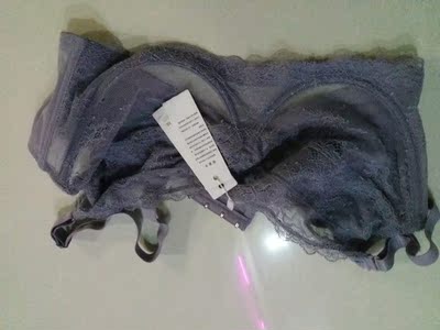 买东西只给评价,很少评语,这个价值太棒啦!物超所值,以后内衣锁定你家,跟我在市场上买的150左右的差不多,胖妹子的福音! 买东西只给评价,很少评语,这个价值太棒啦!物超所值,以后内衣锁定你家,跟我在市场上买的150左右的差不多,胖妹子的福音!