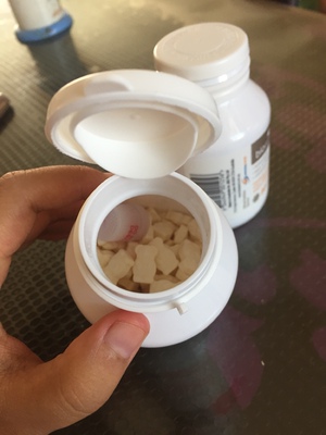 这个品牌的乳钙是第二次给宝宝买了，有淡淡的奶香味，锌也是一个个可爱的小熊模样。