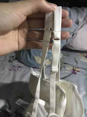 胸罩带子不对称 穿起来两边不一样,差评!大家自己看 胸罩带子不对称 穿起来两边不一样,差评!大家自己看