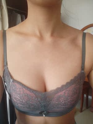 冯冯推荐的，从她们家买的第一套内衣开始就无法自拔了，超级舒服好穿，是她们家的超级粉丝了已经，希望多多出新款内衣。