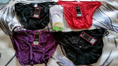 到货神速，包装完好无损，太惊喜了 大爱！没有想到这么便宜 质量超级好！颜色非常正，裆是纯棉的！超级性感！这么便宜的价格还赠送了一双袜子！贴心的店主！非常满意的一次网购！好评五分！