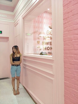 说实话我本来没有抱多大期望，但是收到货后我真的很喜欢，而且感觉质量也挺不错的，但是照片拍得不是很好，而且今天太忙了，所以套了条牛仔裤和凉鞋，但是Not bed，只是光线太暗了，但是我也懒得调了，很百搭，长裤短裤西装裤阔腿裤都可以，总之我还挺喜欢的，谢谢店家了。