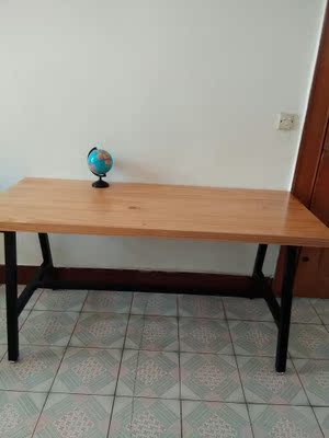 发货速度快,安装很简单,半个小时不到就装好了!桌子很厚很重,给孩子们作为写字桌高度正好! 发货速度快,安装很简单,半个小时不到就装好了!桌子很厚很重,给孩子们作为写字桌高度正好!