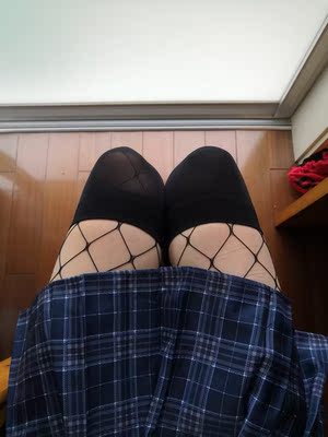 配过膝袜挺好看的，比心😍