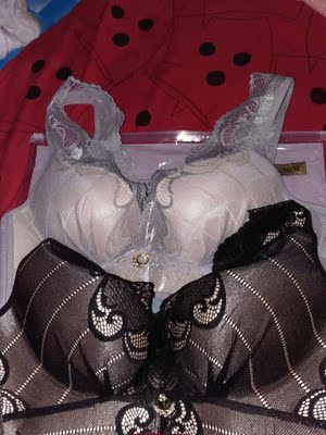 内衣质量不错，穿着舒服透气，很隆胸，这个价钱能买到这么好的东西，真的是物超所值