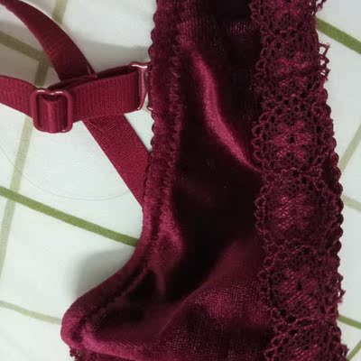 穿起来超舒服的 很透气 不会说穿着闷闷的 有点小性感 这个价格也不会太贵 客服态度也贼鸡儿好  啊哈哈哈 果断关注你们店铺  物流也很快  好评好评好评