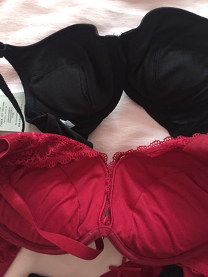 看评论尺码偏小，拍大一码刚刚好，包装细心，深浅分开