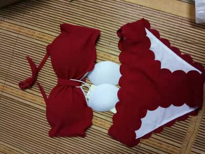 一起买了两套不同款式的,这套的花边特别好看,客服推荐的尺码也很合身,这套红色显肤白,另外一套黑色显瘦,价格很实惠,还送了胸垫,值得入手 一起买了两套不同款式的,这套的花边特别好看,客服推荐的尺码也很合身,这套红色显肤白,另外一套黑色显瘦,价格很实惠,还送了胸垫,值得入手