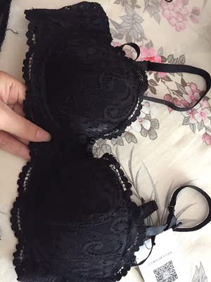 不得不说黑色真的很性感,一收到就立马试了,特别舒服,蕾丝很柔软,不勒人,大小刚刚好,很惊喜呢,会再光顾的,下次试试白色的 不得不说黑色真的很性感,一收到就立马试了,特别舒服,蕾丝很柔软,不勒人,大小刚刚好,很惊喜呢,会再光顾的,下次试试白色的