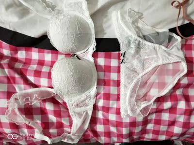一下子买了这么多 喜欢网上买 主要好看 适合胸小的妹子 男朋友说很好看 白色特别适合我 薄款的
