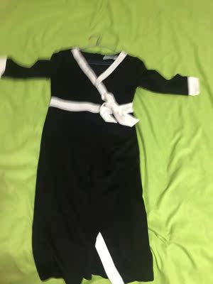 衣服质量很厚实，挺好。穿上很性感，