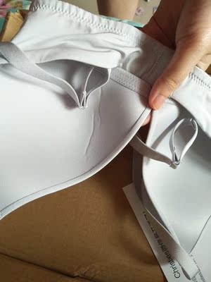 还可以吧…就一片式的绵 哈哈哈哈不算聚 会比较散一点吧…我比较肉穿着有点点紧不碍事儿 还可以吧…就一片式的绵 哈哈哈哈不算聚 会比较散一点吧…我比较肉穿着有点点紧不碍事儿