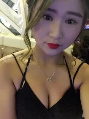 挺不错的哈,布料挺好,款式很喜欢,喜欢露背的 挺不错的哈,布料挺好,款式很喜欢,喜欢露背的