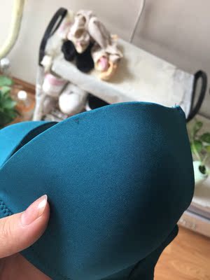 呵呵呵。有瑕疵。我还能说什么？洗也洗不掉。伤心。