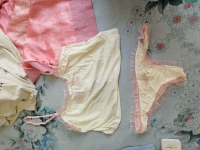 太好看了吧。简直不能再喜欢了。物流超级快，我对于自己心心念的东西真的是度日如年啊。料子摸着很舒服，我的少女心啊。太美了。穿着也凉快，这个颜色很适合白皮或者直接巧克力肤穿。超级性感。准备再买一套送给闺蜜。哈哈。要做sexy的小公举啦，这个夏天一起妹妹的好了～宝宝 嗨起来😁