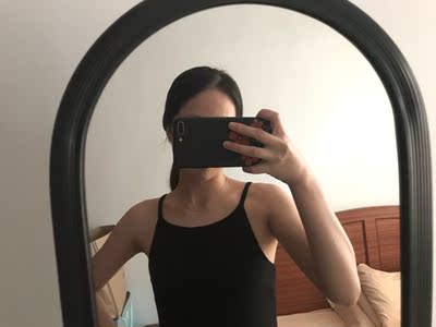 一直想体验无肩内衣(本人飞机场但副乳大所以一直穿有肩的),也是冲着便宜想着试试。用了食用盐➕冷水浸泡了,之后洗也没有掉色情况,所以不清楚是本身不会掉还是盐水的作用了,罢了罢了... 效果如下,我整体给人不胖,但背部不是肉多而是松弛,所以内衣带有挤压现象。左右俩侧的缝接处有些硌皮肤,不舒服呢,另外线头还是需要用打火机处理下。 总结:还可以。 一直想体验无肩内衣(本人飞机场但副乳大所以一直穿有肩的),也是冲着便宜想着试试。用了食用盐➕冷水浸泡了,之后洗也没有掉色情况,所以不清楚是本身不会掉还是盐水的作用了,罢了罢了... 效果如下,我整体给人不胖,但背部不是肉多而是松弛,所以内衣带有挤压现象。左右俩侧的缝接处有些硌皮肤,不舒服呢,另外线头还是需要用打火机处理下。 总结:还可以。