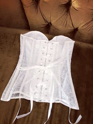 蕾丝不硬,穿身上不会觉得磨皮肤,虽然第一次穿束腰,但是感觉这款还是挺舒服的,就是自己一个人不能收到最紧,我身上穿了一件超薄杯的bra,就这样搭配然后穿个连衣裙我感觉就可以出门了 蕾丝不硬,穿身上不会觉得磨皮肤,虽然第一次穿束腰,但是感觉这款还是挺舒服的,就是自己一个人不能收到最紧,我身上穿了一件超薄杯的bra,就这样搭配然后穿个连衣裙我感觉就可以出门了